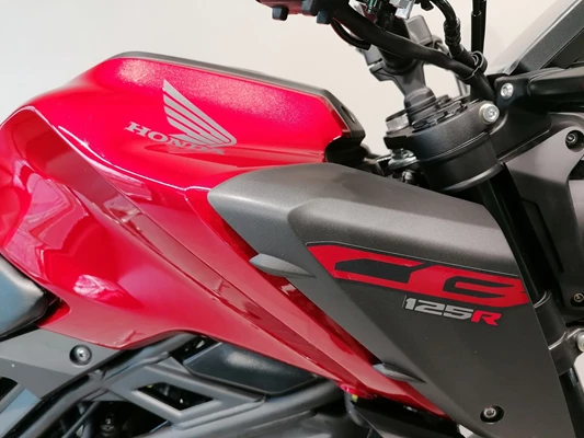 Honda CB125R (Pearl Splendor Red) - Bild 3