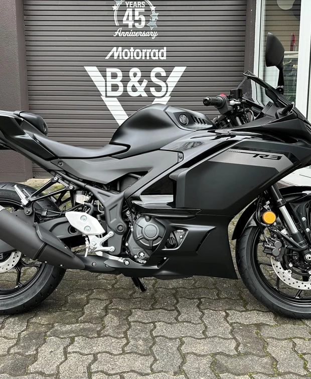Yamaha R3<br />