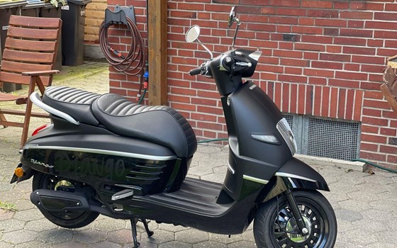 Gebrauchtmotorrad Peugeot Django 50 4T Dark - Bild 2 Gebrauchtmotorrad Peugeot Django 50 4T Dark - Bild 2