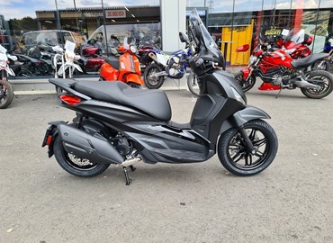 Neumotorrad Piaggio Beverly 300 hpe