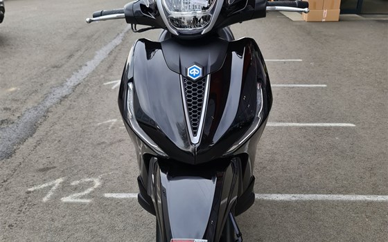 Neufahrzeug Piaggio Beverly 400 - Bild 5 Neufahrzeug Piaggio Beverly 400 - Bild 5