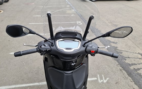 Neufahrzeug Piaggio Beverly 400 - Bild 10 Neufahrzeug Piaggio Beverly 400 - Bild 10