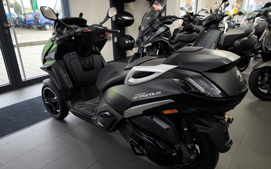 Gebrauchtmotorrad Peugeot Metropolis GT - Bild 7