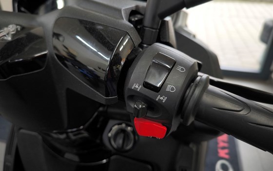 Gebrauchtmotorrad Peugeot Metropolis GT - Bild 9