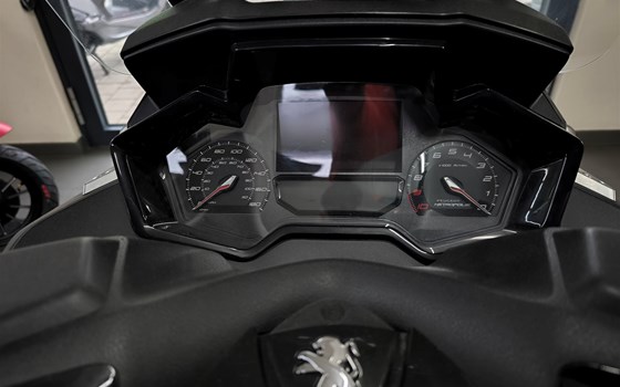 Gebrauchtmotorrad Peugeot Metropolis GT - Bild 10