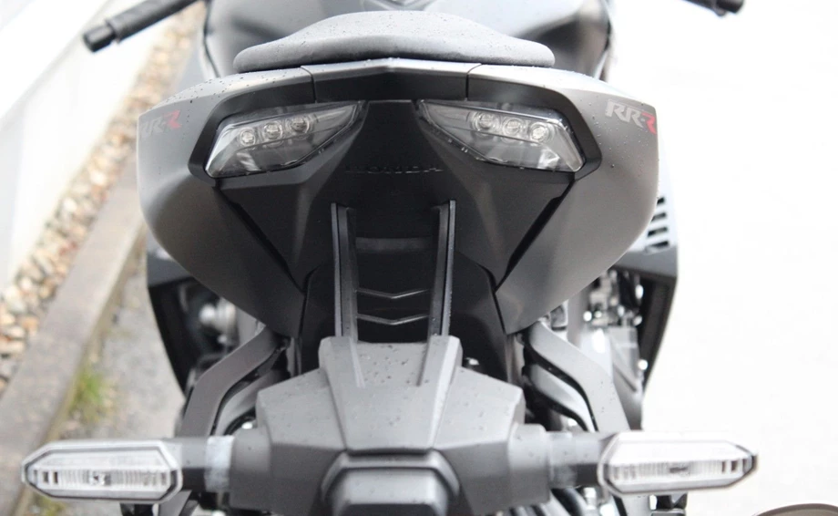 Angebot Honda CBR1000RR-R Fireblade SP Bild 8: Angebot Honda CBR1000RR-R Fireblade SP