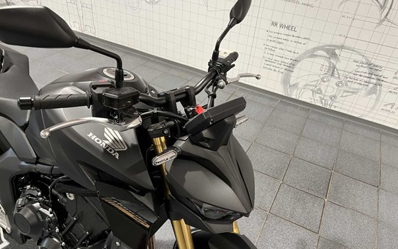 Gebrauchtmotorrad Honda CB1000 Hornet SP - Bild 10