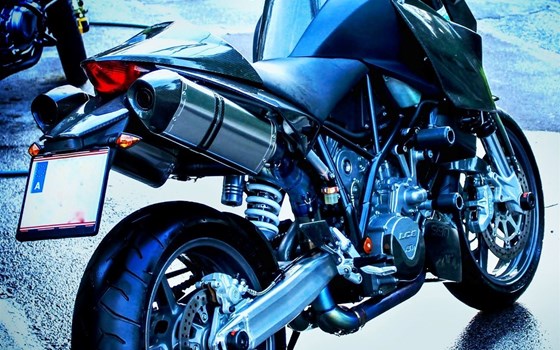 Gebrauchtmotorrad KTM 990 Super Duke - Bild 3 Gebrauchtmotorrad KTM 990 Super Duke - Bild 3