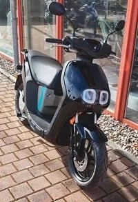 Yamaha NEO's Dual Battery