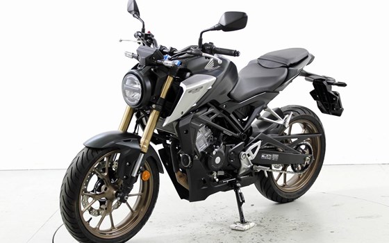 Motorrad Occasion Honda CB125R - Bild 3