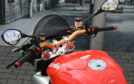 Gebrauchtmotorrad Aprilia RSV 1000 Tuono - Bild 10