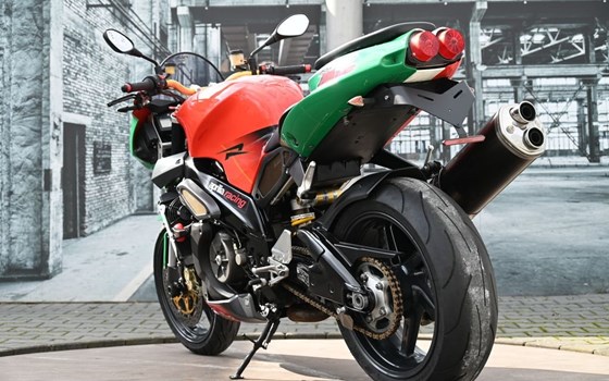 Gebrauchtmotorrad Aprilia RSV 1000 Tuono - Bild 11