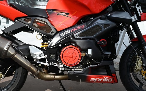 Gebrauchtmotorrad Aprilia RSV 1000 Tuono - Bild 3