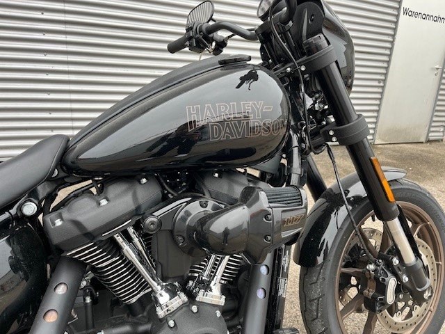 Harley-Davidson Softail Low Rider S FXLRS (Vivid Black) - Bild 3