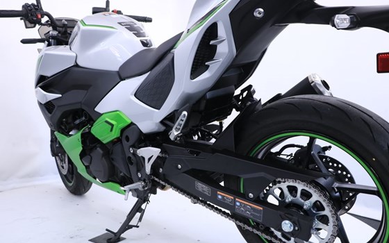Gebrauchtmotorrad Kawasaki Z7 Hybrid - Bild 13
