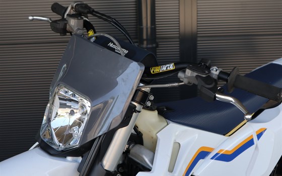 Gebrauchtmotorrad Husqvarna FE 350 Heritage - Bild 6