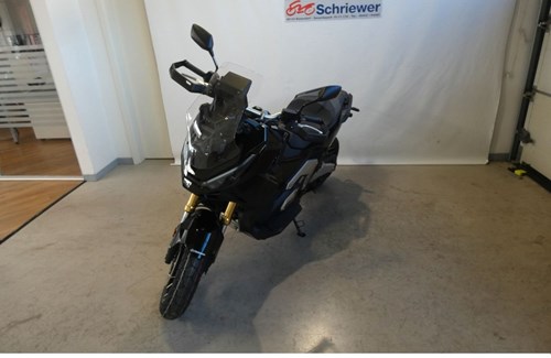 Neumotorrad Honda X-ADV