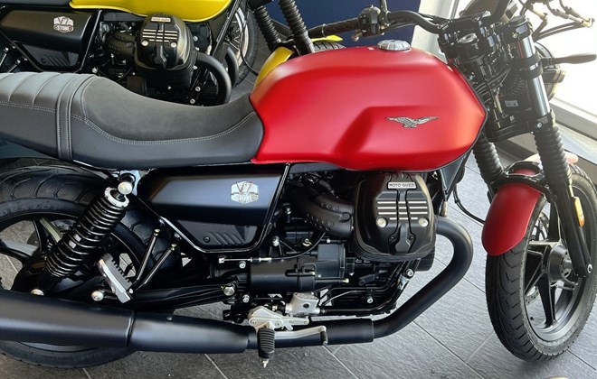 Moto Guzzi V7 Stone