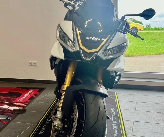 Angebot Aprilia Tuono V4 1100 Factory Bild 3: Angebot Aprilia Tuono V4 1100 Factory