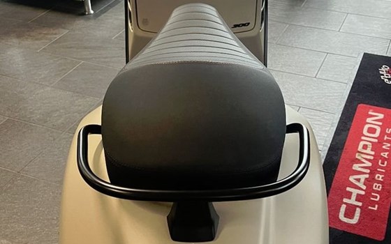 Neufahrzeug Vespa GTV 300 - Bild 7