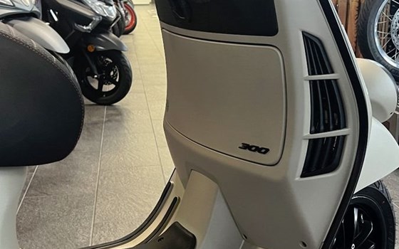 Neufahrzeug Vespa GTV 300 - Bild 9