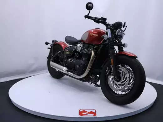 Triumph Bonneville Bobber Gold Line