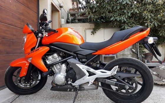 Gebrauchtmotorrad Kawasaki ER-6n - Bild 1 Gebrauchtmotorrad Kawasaki ER-6n - Bild 1