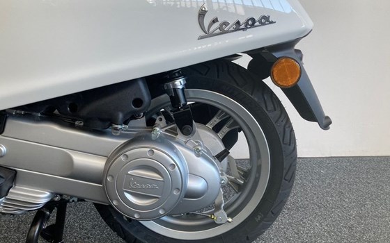 Neufahrzeug Vespa Primavera 50 - Bild 5 Neufahrzeug Vespa Primavera 50 - Bild 5