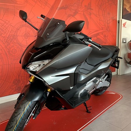 Honda Forza 750