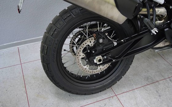 Gebrauchtmotorrad Husqvarna Norden 901 - Bild 2