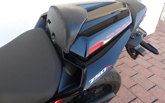 Gebrauchtmotorrad Honda CB750 Hornet - Bild 7