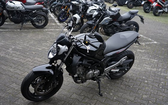 Gebrauchtmotorrad Suzuki SFV 650 Gladius - Bild 4