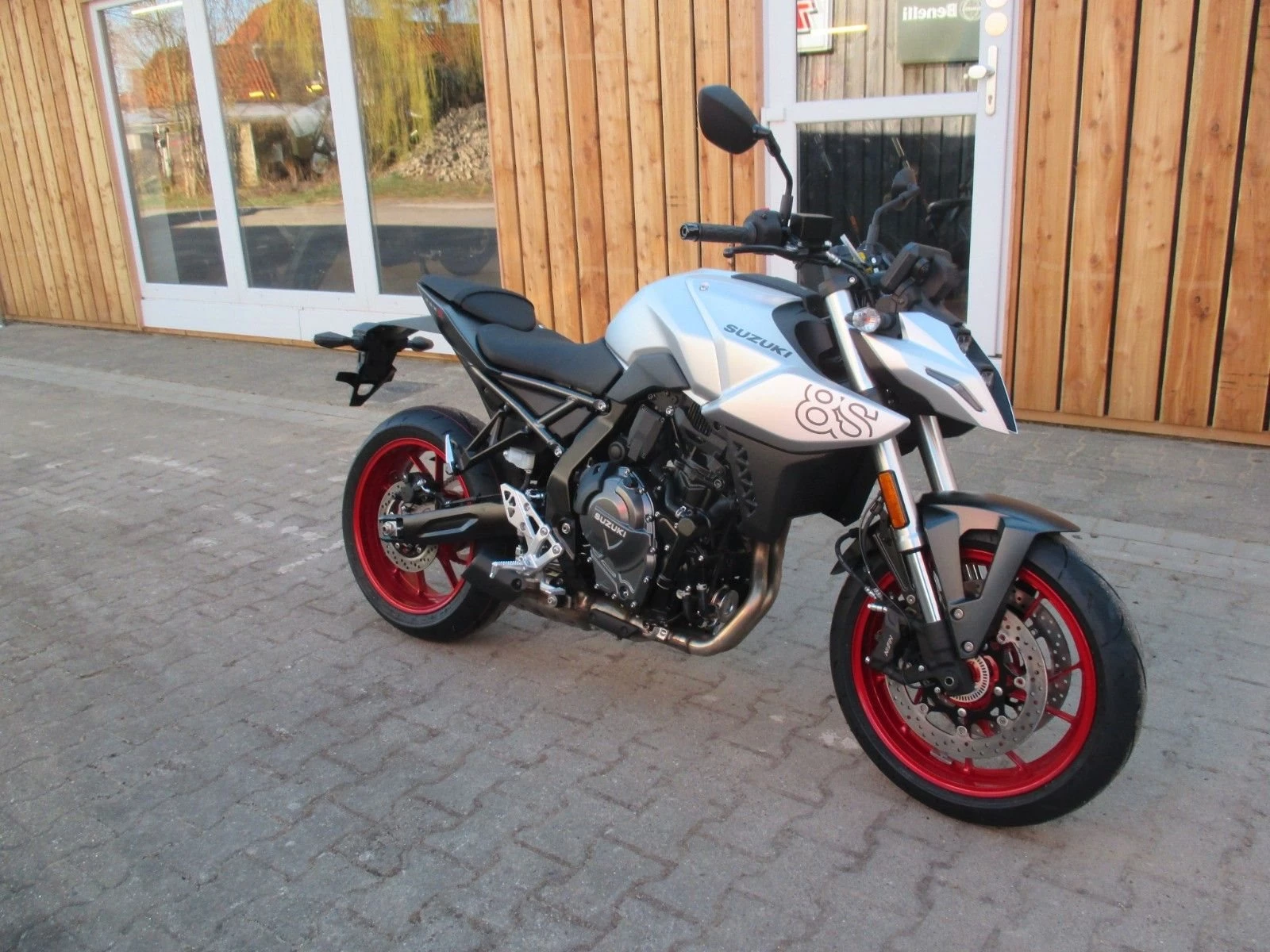 Suzuki GSX-8S