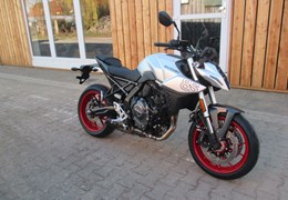 Neumotorrad Suzuki GSX-8S