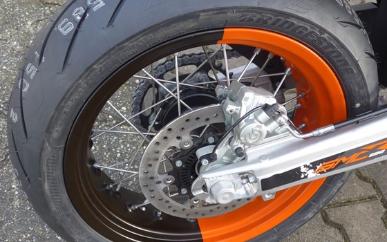 Gebrauchtmotorrad KTM 690 SMC R - Bild 8