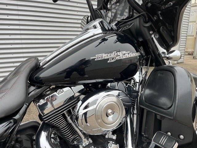 Harley-Davidson Street Glide FLHX (Vivid Black) - Bild 2