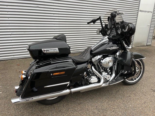 Harley-Davidson Street Glide FLHX (Vivid Black) - Bild 6