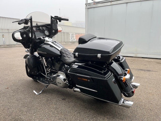 Harley-Davidson Street Glide FLHX (Vivid Black) - Bild 8