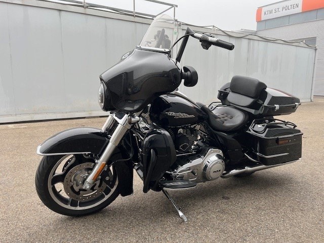 Harley-Davidson Street Glide FLHX (Vivid Black) - Bild 9