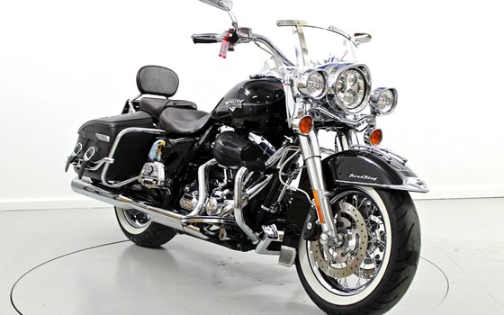 Motorrad Occasion Harley-Davidson Road King Classic FLHRC - Bild 2