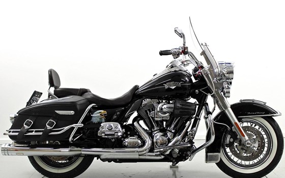 Motorrad Occasion Harley-Davidson Road King Classic FLHRC - Bild 4