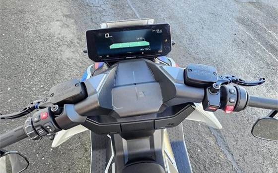 Gebrauchtmotorrad BMW CE 04 - Bild 8