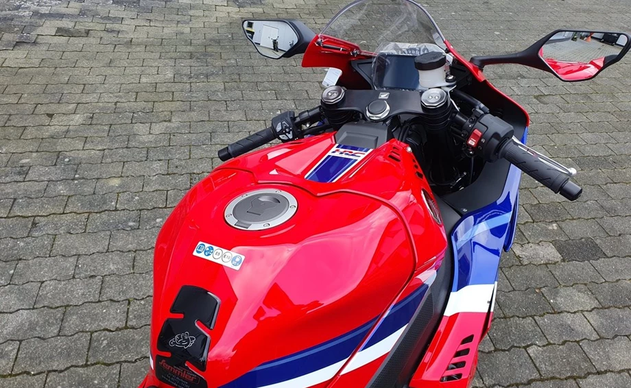 Angebot Honda CBR1000RR-R Fireblade Bild 11: Angebot Honda CBR1000RR-R Fireblade