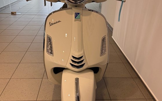 Neufahrzeug Vespa GTS 310 Super - Bild 5 Neufahrzeug Vespa GTS 310 Super - Bild 5