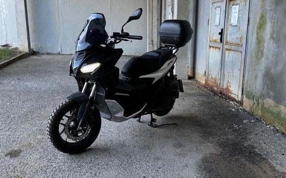 Motorrad Occasion Aprilia SR GT 125 - Bild 2