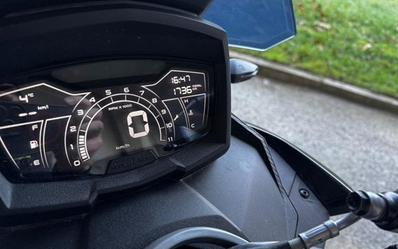 Motorrad Occasion Aprilia SR GT 125 - Bild 3