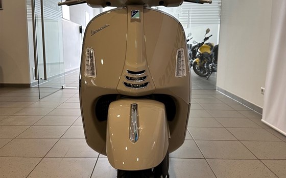 Neufahrzeug Vespa GTS 125 - Bild 2 Neufahrzeug Vespa GTS 125 - Bild 2