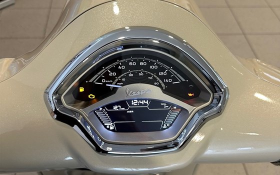 Neufahrzeug Vespa GTS 125 - Bild 5 Neufahrzeug Vespa GTS 125 - Bild 5
