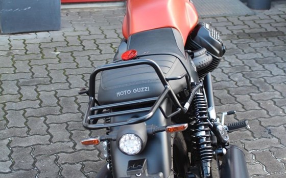 Gebrauchtmotorrad Moto Guzzi V7 Stone - Bild 3