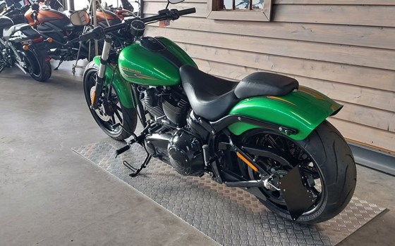 Gebrauchtmotorrad Harley-Davidson Softail Breakout FXSB - Bild 2